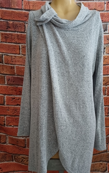 Frumos sweater - Picture 2 of 10